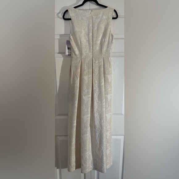 Elegant Cream Sleeveless Dress JS Collections NWT Size 4 - Picture 5 of 5